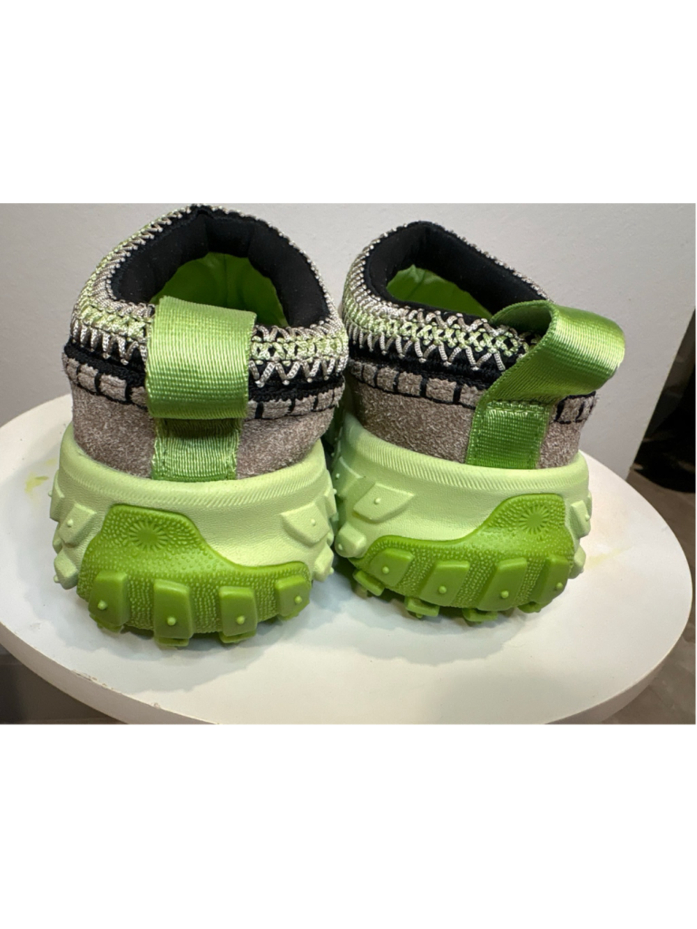 UGG Venture Daze Platform Slip-On Clogs Lime Green Suede Women’s US 6 - Picture 8 of 9